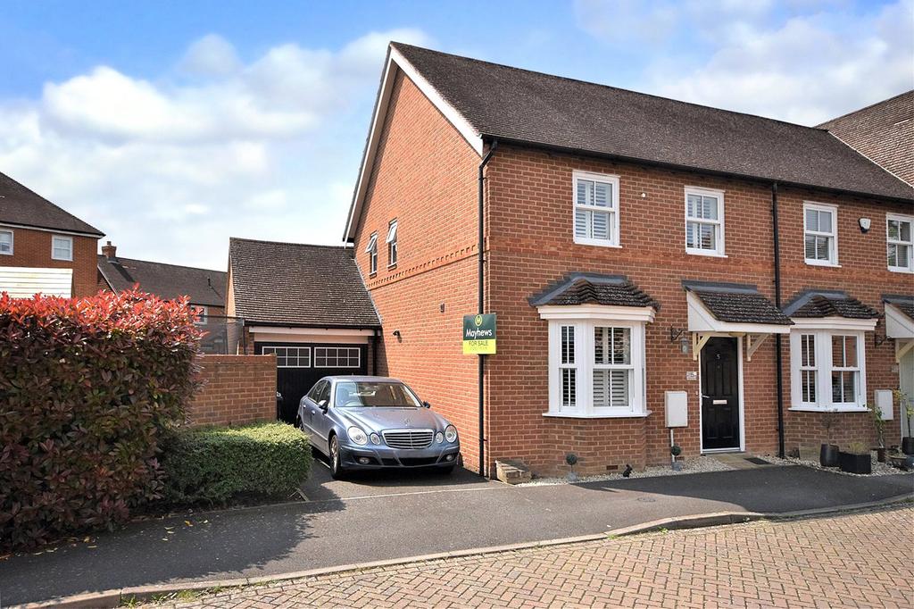 Horley, Surrey, RH6 3 bed end of terrace house for sale £440,000
