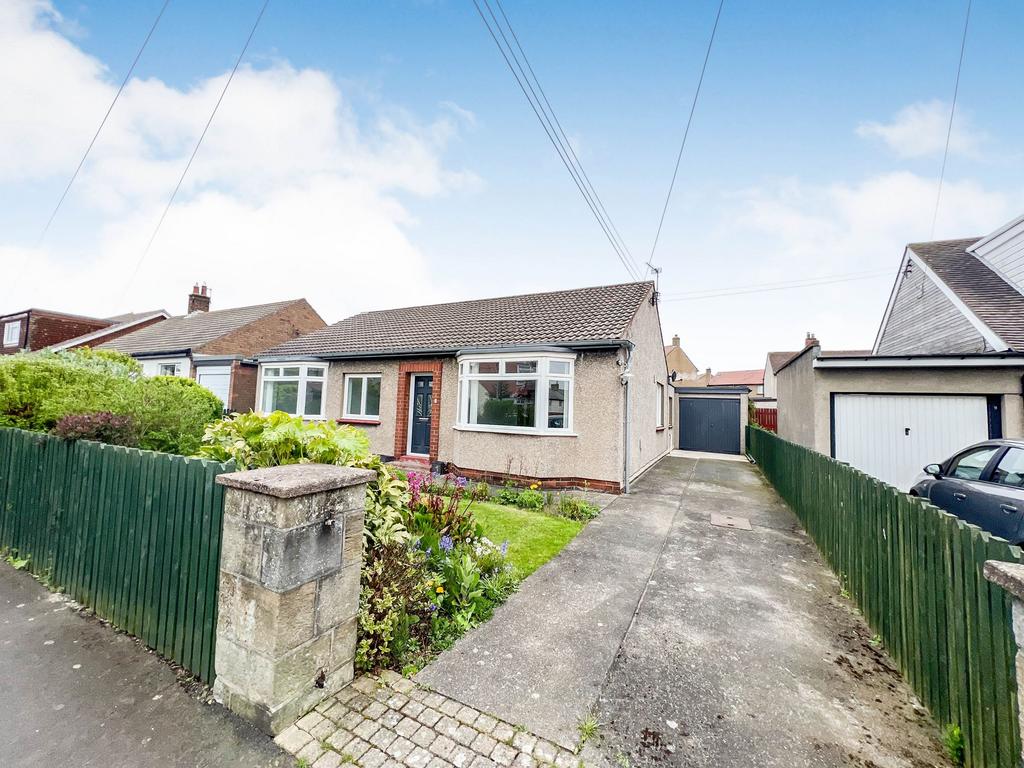 Southfield Avenue, Seahouses, Northumberland, NE68 7YT 3 bed detached