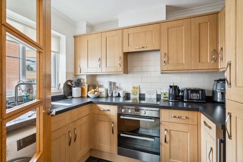 2 bedroom apartment for sale, Gloucester Court, Moorfield Road  Denham, UXBRIDGE, Buckinghamshire