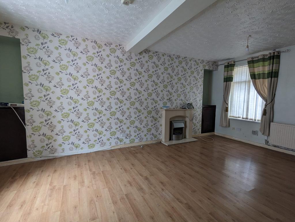 Eva Street, Neath, Neath Port Talbot.... 3 bed terraced house £700