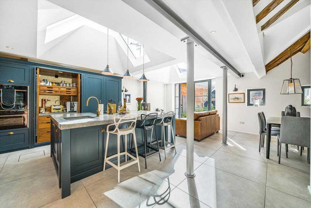 Bell Street, HenleyonThames, Oxfordshire, RG9 4 bed terraced house