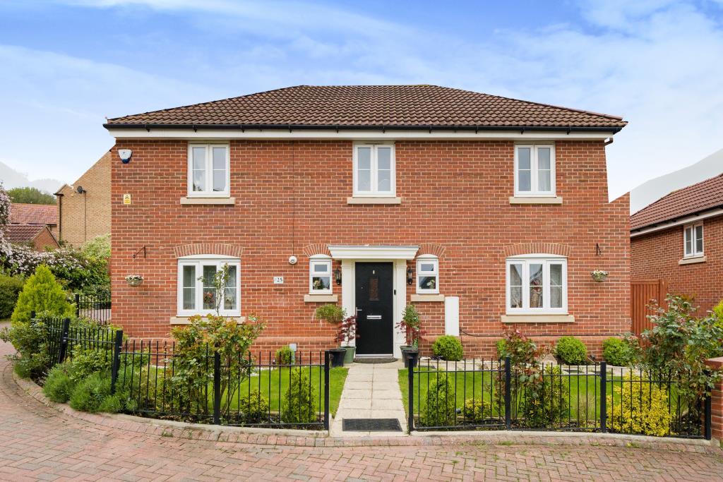 Apsley, Hemel Hempstead, HP3 4 bed detached house £1,000,000