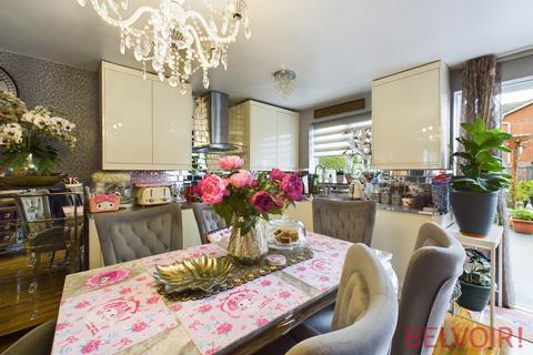 16 Beaufighter Grove, Stoke-on-trent, ST6 5XS