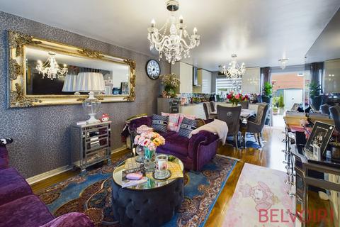 16 Beaufighter Grove, Stoke-on-trent, ST6 5XS