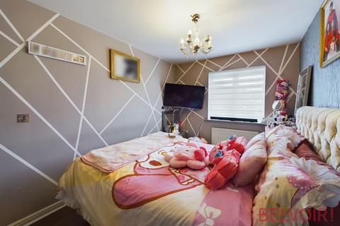 16 Beaufighter Grove, Stoke-on-trent, ST6 5XS