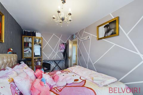 16 Beaufighter Grove, Stoke-on-trent, ST6 5XS