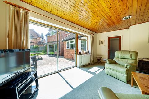 7 Dukes Ride, Gerrards Cross, SL9 7LD