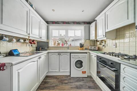3 bedroom semi-detached house for sale - Avian Gardens, Rose Green, Bognor Regis, PO21