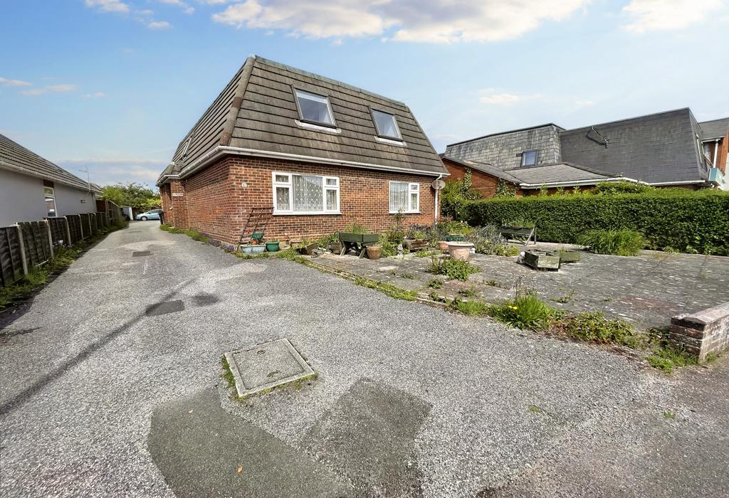 61 Kinson Road, Bournemouth, Dorset 1 bed flat for sale £170,000