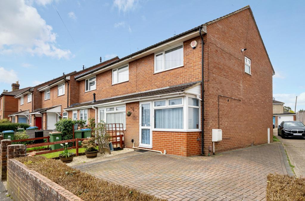 Coxford Road, Coxford, Southampton, Hampshire, SO16 2 bed end of