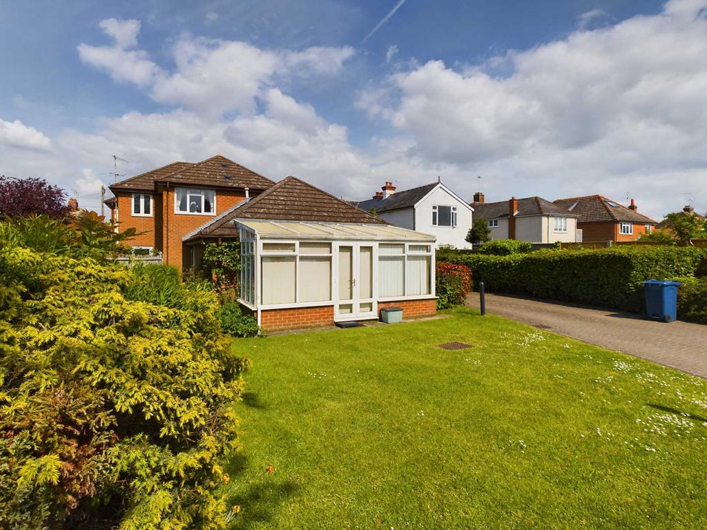 Dedmere Rise, Marlow SL7 2 bed semidetached bungalow for sale £375,000