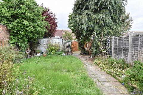 3 bedroom detached house for sale, Grove Road, Hardway