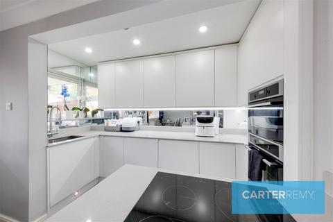 106 Woolmer Green, Basildon, SS15 5LW