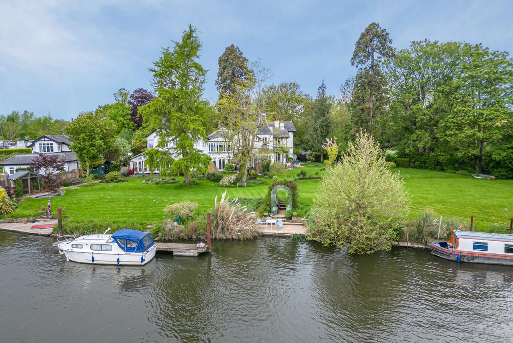 Ferry Lane, Shepperton, TW17 3 bed terraced house for sale £1,500,000