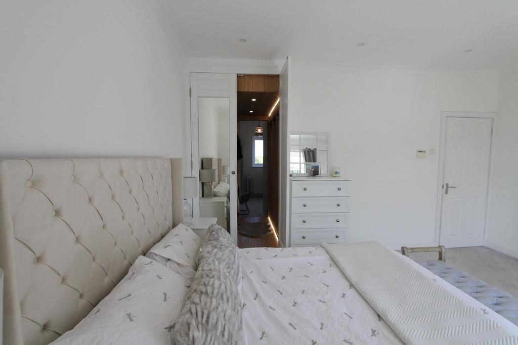 Walk-in wardrobe