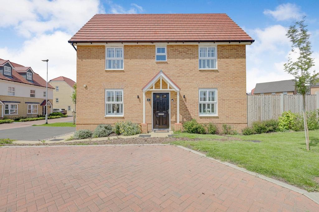 Ullswater Drive, Hockley, SS5 3 bed detached house for sale £450,000