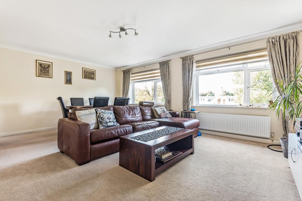 Wickham Road Beckenham BR3 2 bed apartment £1,750 pcm (£404 pw)