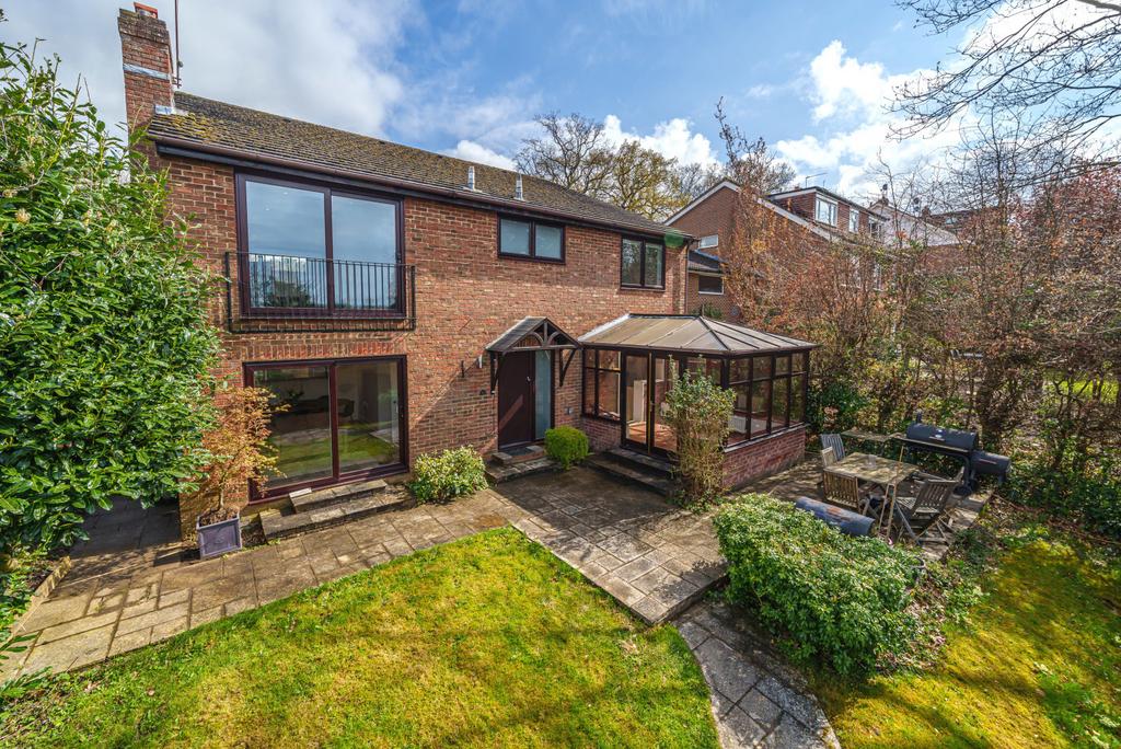Wrecclesham Hill, Farnham, GU10 5 bed detached house for sale £1,050,000