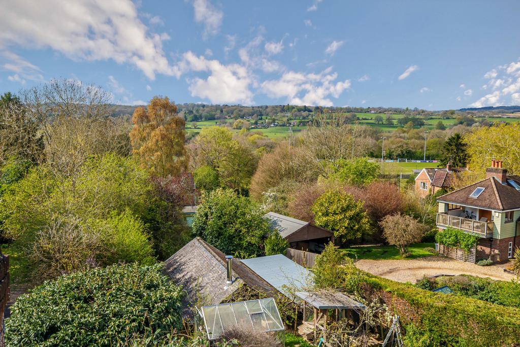 Wrecclesham Hill, Farnham, GU10 5 bed detached house for sale £1,050,000