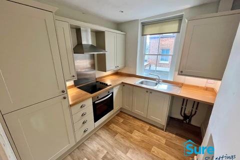 2 bedroom flat to rent, Westgate Street. GL1