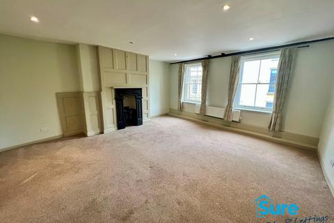 2 bedroom flat to rent, Westgate Street. GL1