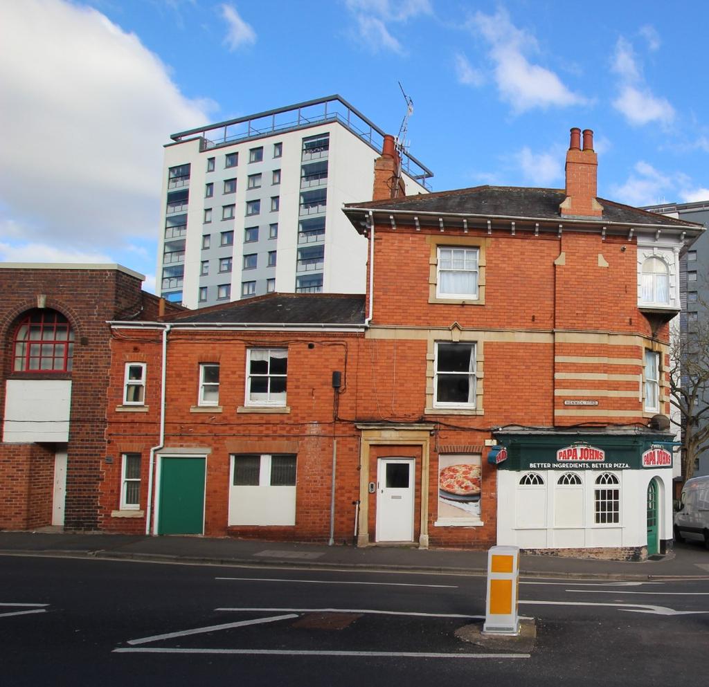 2A Henwick Road, Worcester... 2 bed apartment £775 pcm (£179 pw)