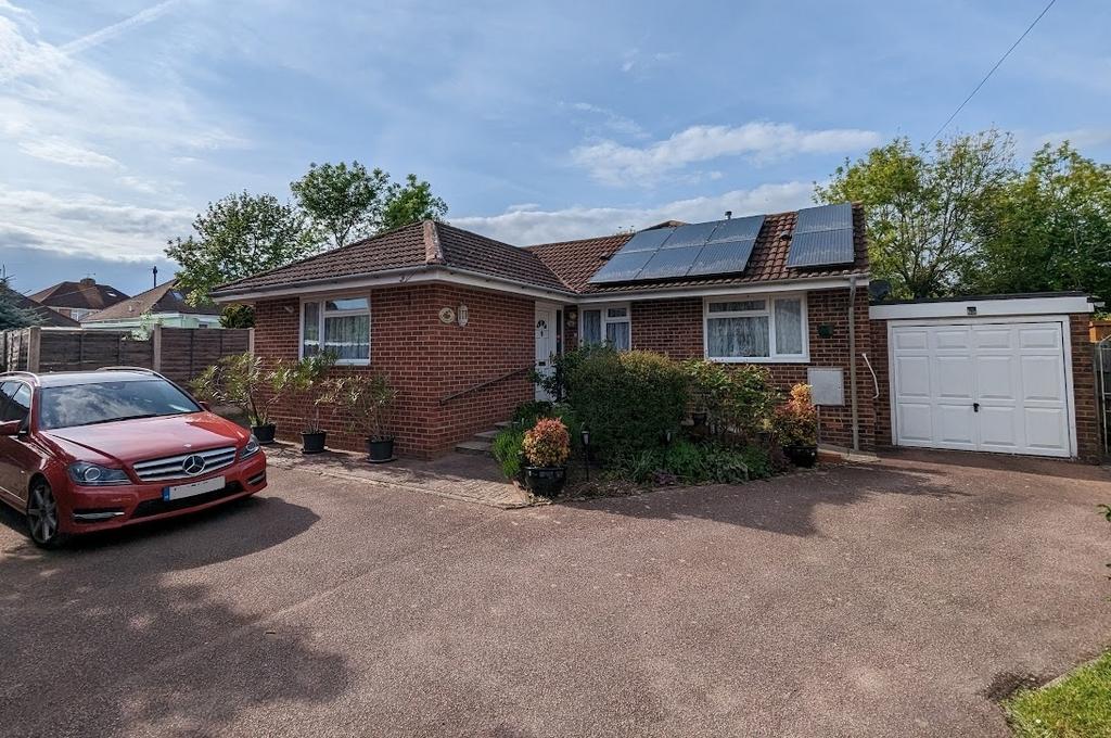 BLACKBROOK ROAD, FAREHAM 4 bed detached bungalow for sale £520,000