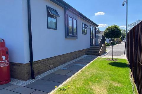 undefined, Two Bed Tingdene Barnwell Hermitage Park, Warfield RG42