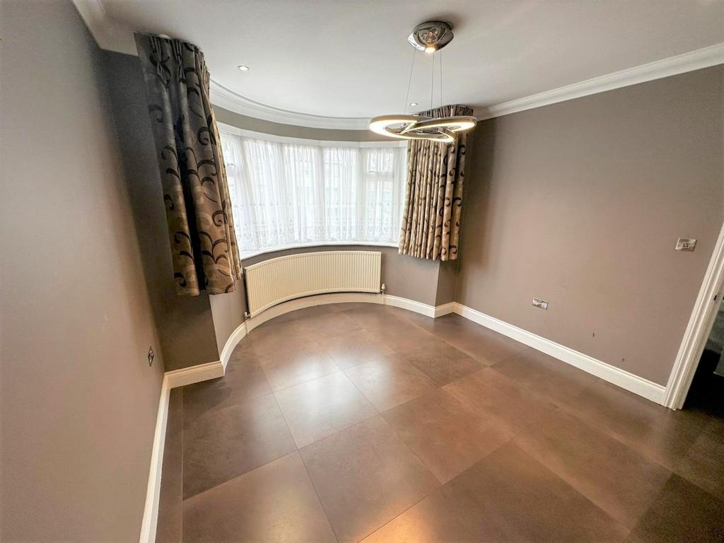 Exeter Road, Harrow, HA2 9PQ 3 bed end of terrace house £2,400 pcm (£