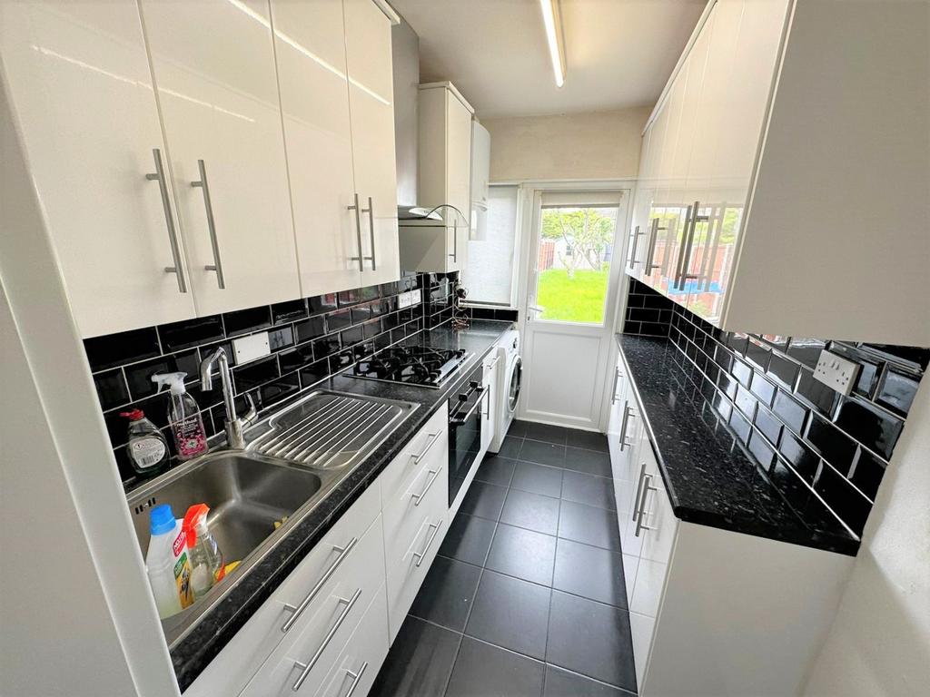 Exeter Road, Harrow, HA2 9PQ 3 bed end of terrace house £2,400 pcm (£