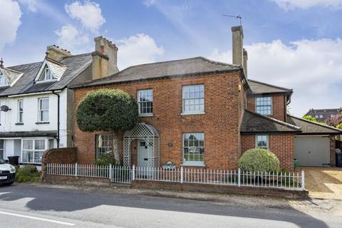 5 bedroom detached house to rent, Gold Hill West, Chalfont St. Peter, Gerrards Cross, Buckinghamshire