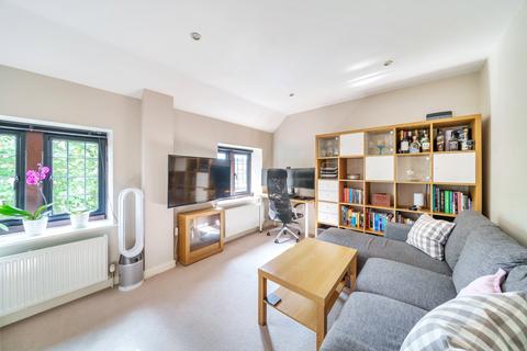 1 bedroom flat for sale, Bishopsmead Parade, East Horsley, KT24