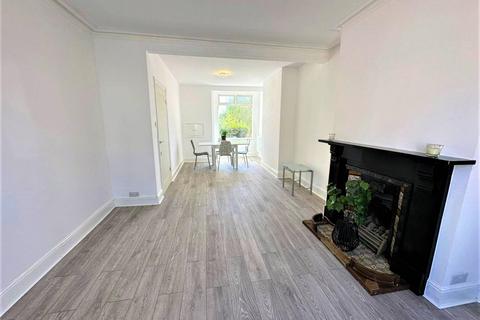 64 Balmoral Road, Northampton, NN2 6JZ