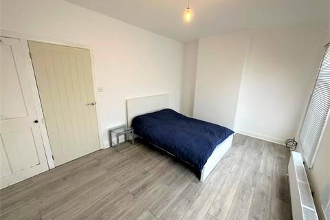 64 Balmoral Road, Northampton, NN2 6JZ