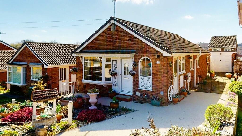 Abbeydale Oval, Kirkstall, Leeds, West Yorkshire 3 bed detached