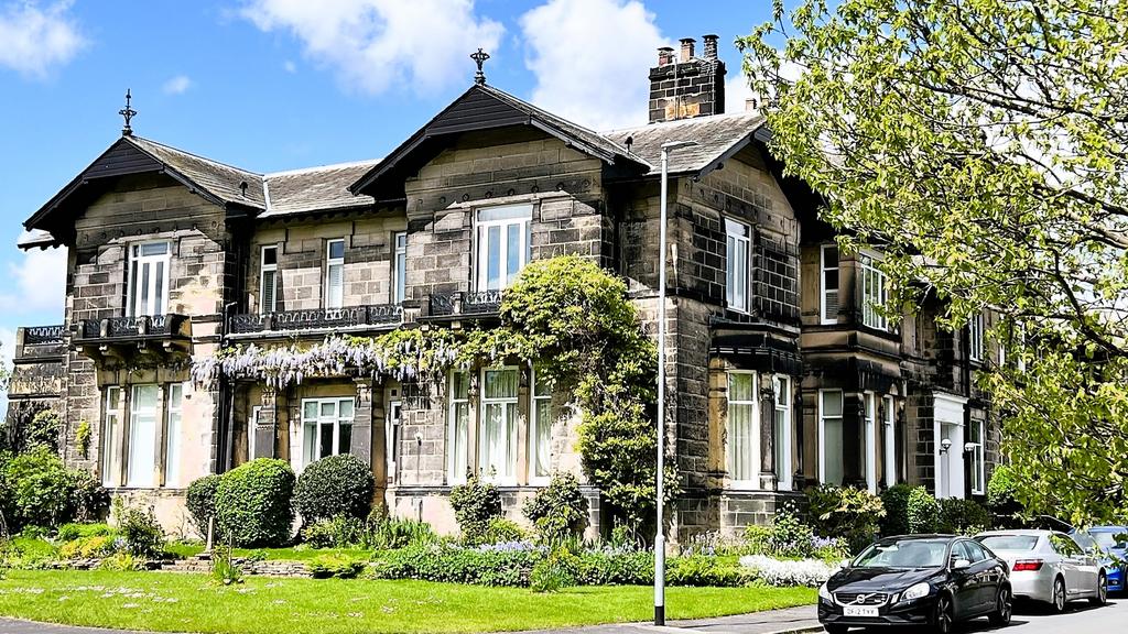 The Grange, Grangewood Gardens, West Park, Leeds, West Yorkshire 3 bed