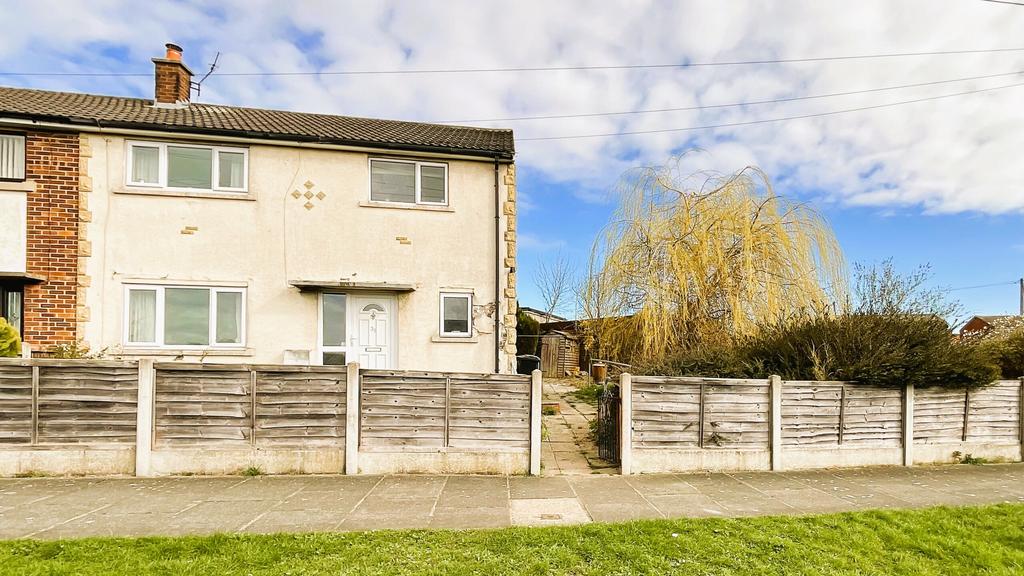 Blake Crescent, Guiseley, Leeds, West Yorkshire 4 bed end of terrace house for sale £225,000