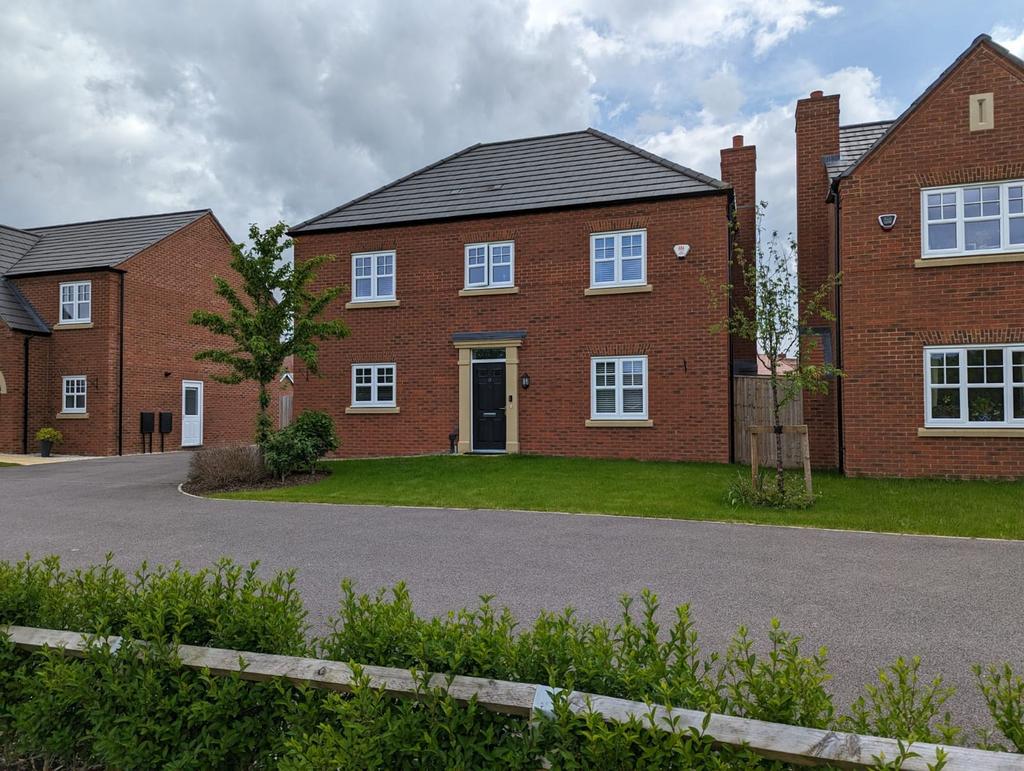 Houghton Conquest, Bedford MK45 4 bed detached house £2,200 pcm (£508 pw)