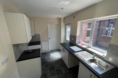 2 bedroom flat to rent, Denwick Avenue, Newcastle upon Tyne NE15