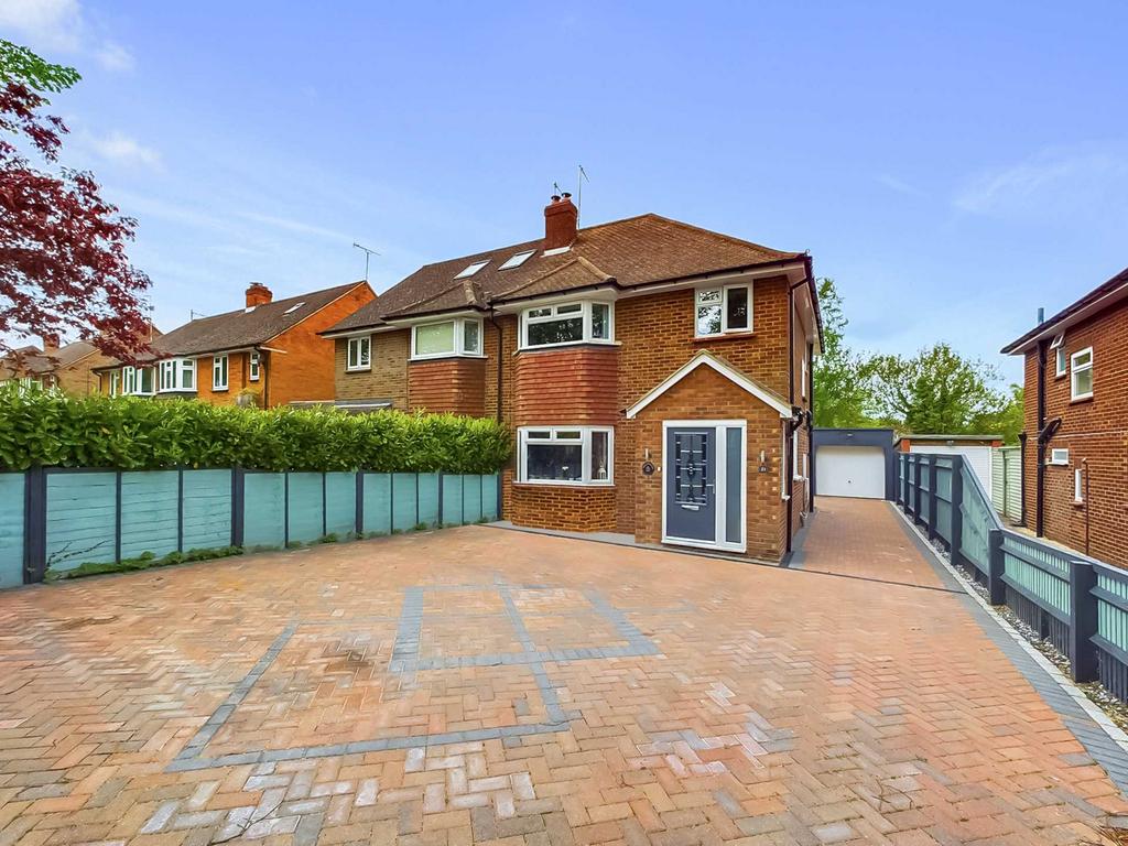 Manor Park Avenue, Princes Risborough HP27 3 bed semidetached house