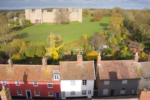 4 bedroom terraced house for sale, Castle Street, Framlingham, Suffolk