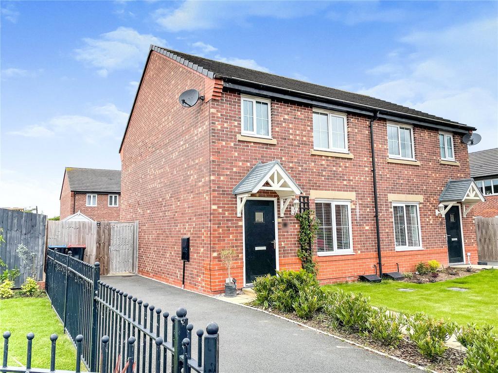 Bittern Close, Farndon, Chester, Cheshire, CH3 3 bed semidetached