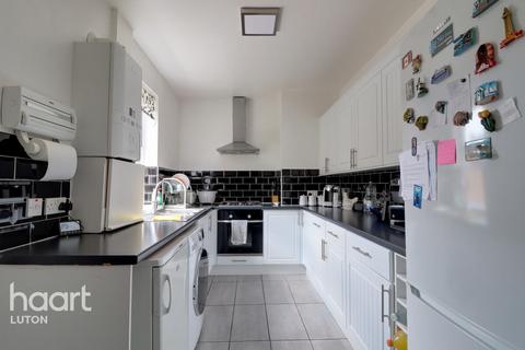 3 bedroom end of terrace house for sale - Clifton Road, Luton