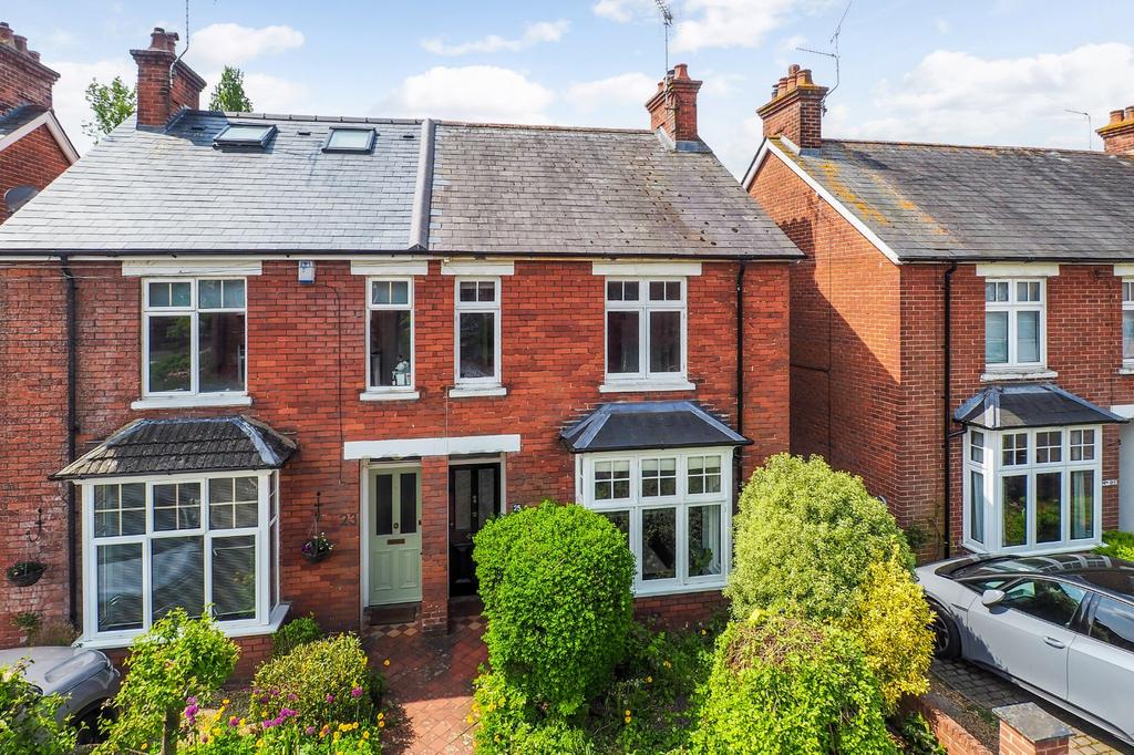 Queens Road, Alton, Hampshire 3 bed semidetached house for sale £500,000