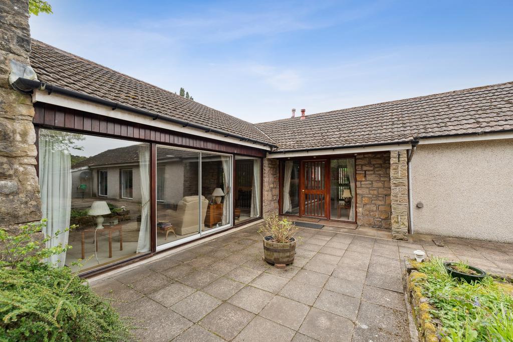Busby Road, Carmunnock, Glasgow, G76 9BJ 3 bed bungalow for sale £370,000