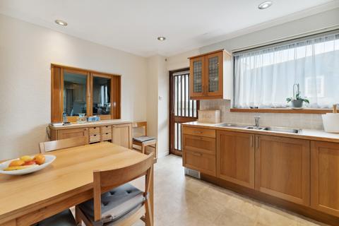 86 Busby Road, Clarkston, Glasgow, G76 9BJ