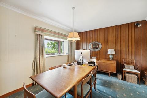 86 Busby Road, Clarkston, Glasgow, G76 9BJ