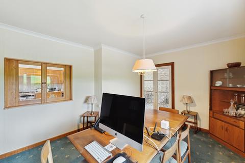 86 Busby Road, Clarkston, Glasgow, G76 9BJ