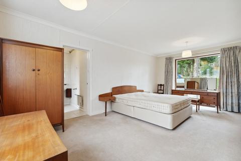 86 Busby Road, Clarkston, Glasgow, G76 9BJ