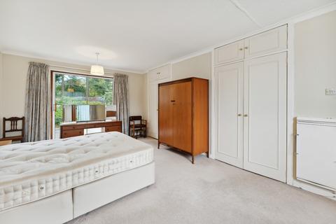 86 Busby Road, Clarkston, Glasgow, G76 9BJ